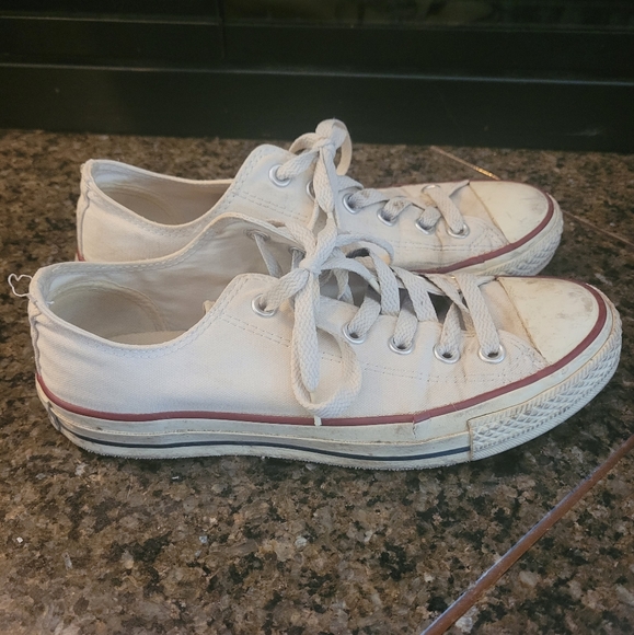 White low top Converse, women's size 7 - Picture 3 of 4